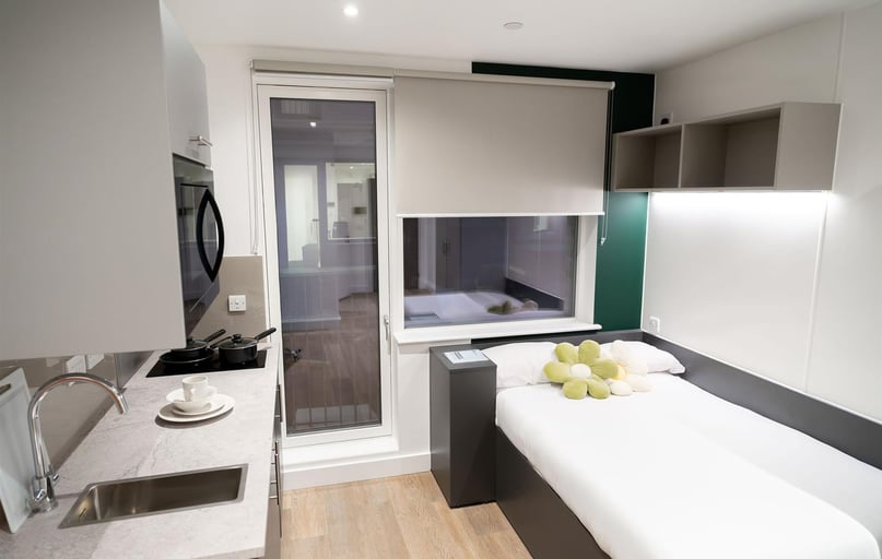 Kennington Lane, Kennington, London - Image 1